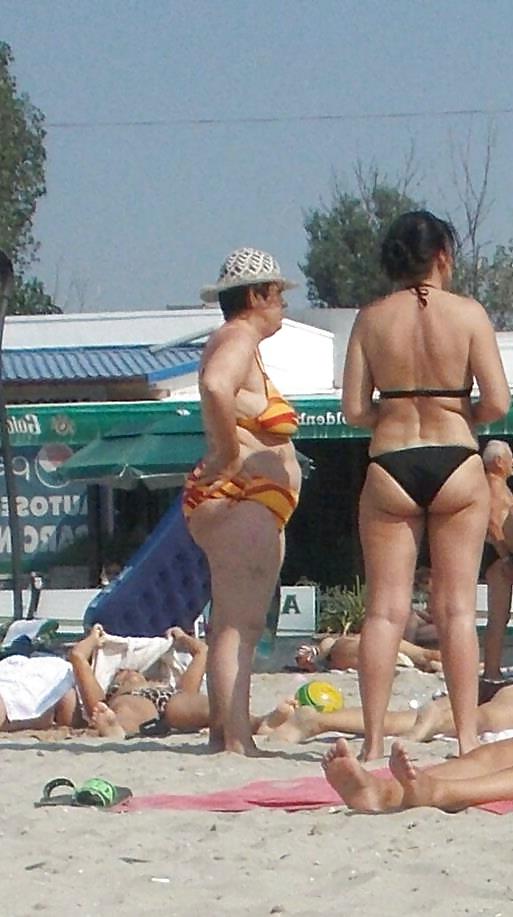 22P Spy summer beach mature romanian