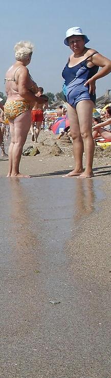 22P Spy summer beach mature romanian