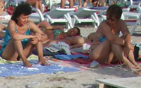 22P Spy summer beach mature romanian