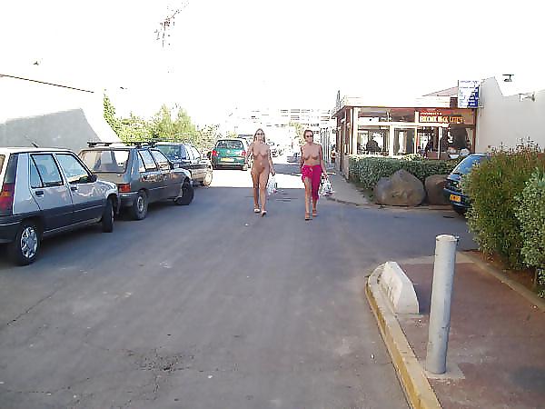 25P QUARTIER NATURISTE, CAP D'AGDE (FRANCE)