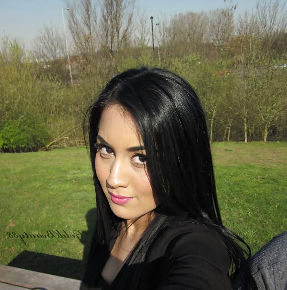 25P Mevish: Young Pakistani Milf -FOR COMMENTS