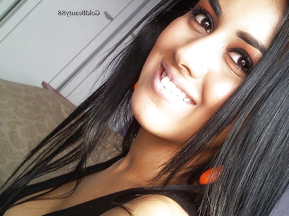 25P Mevish: Young Pakistani Milf -FOR COMMENTS