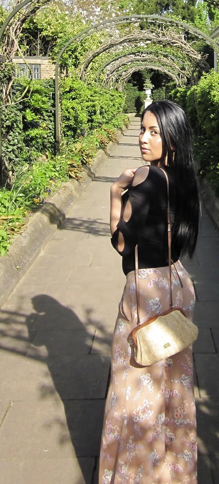 25P Mevish: Young Pakistani Milf -FOR COMMENTS