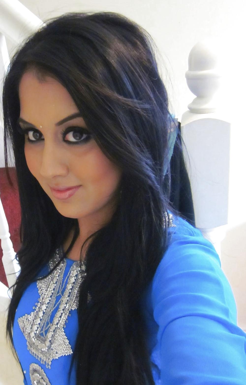 25P Mevish: Young Pakistani Milf -FOR COMMENTS