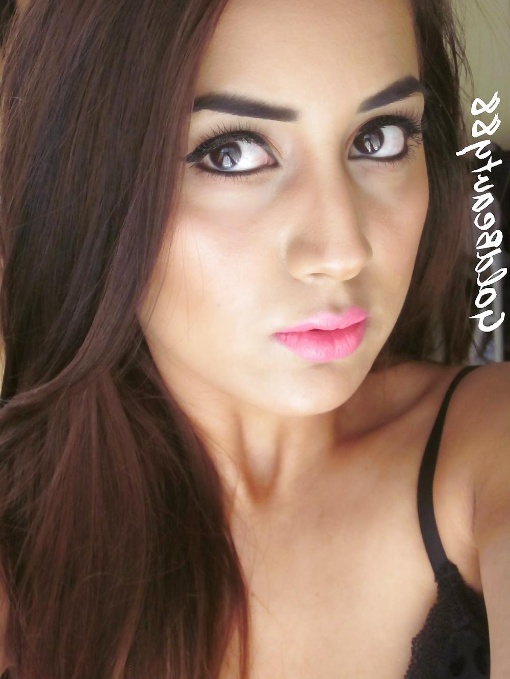 25P Mevish: Young Pakistani Milf -FOR COMMENTS