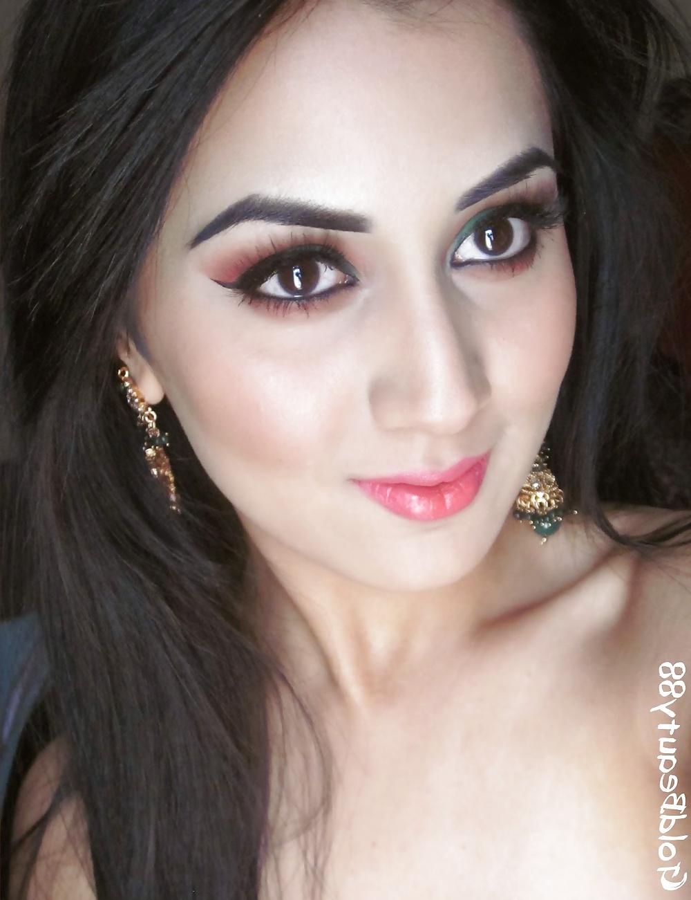 25P Mevish: Young Pakistani Milf -FOR COMMENTS