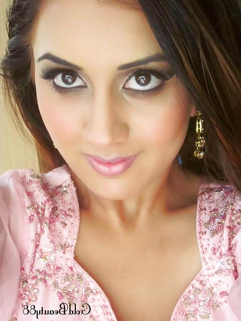 25P Mevish: Young Pakistani Milf -FOR COMMENTS