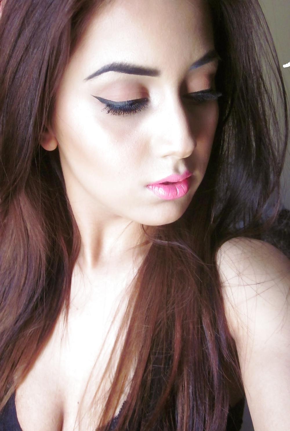 25P Mevish: Young Pakistani Milf -FOR COMMENTS