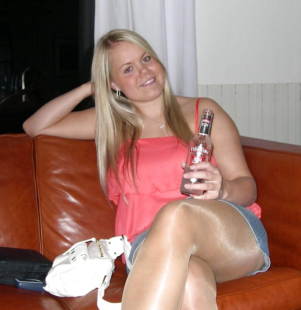 25P Nylon upskirt 36