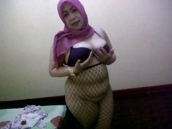7P Indonesia- tante jilbab horny