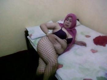 7P Indonesia- tante jilbab horny
