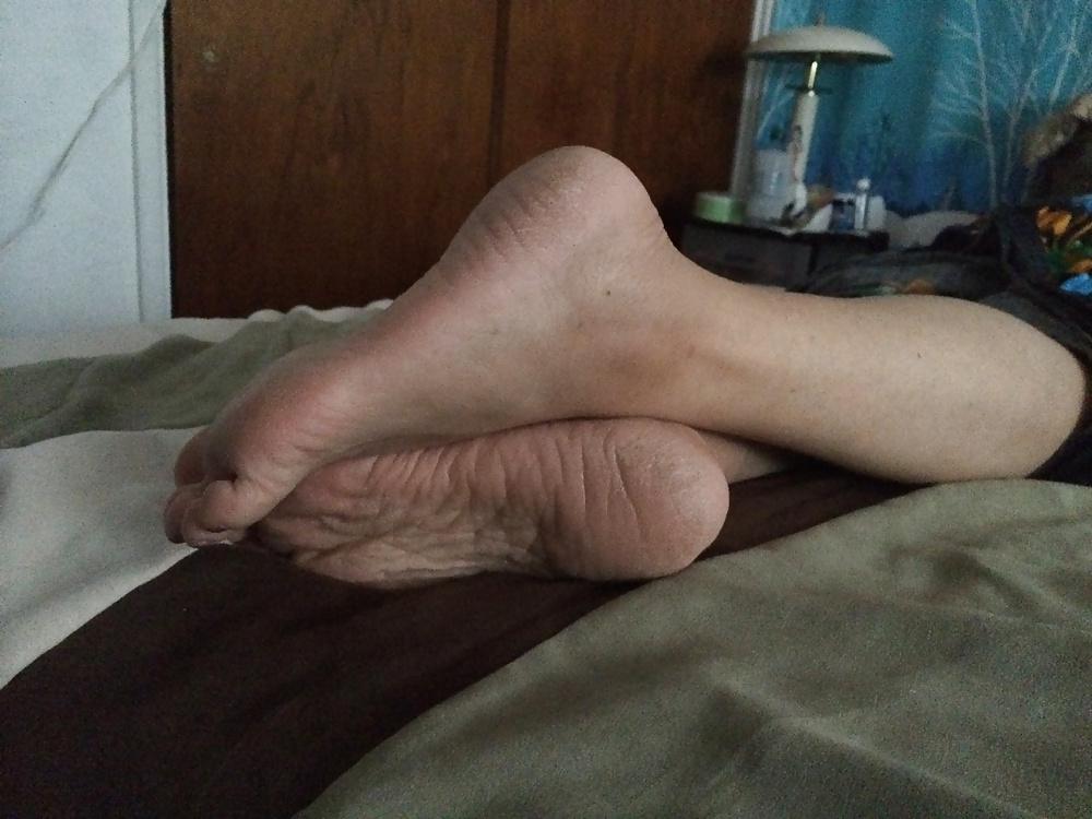 5P Face down soles up (asian mature)