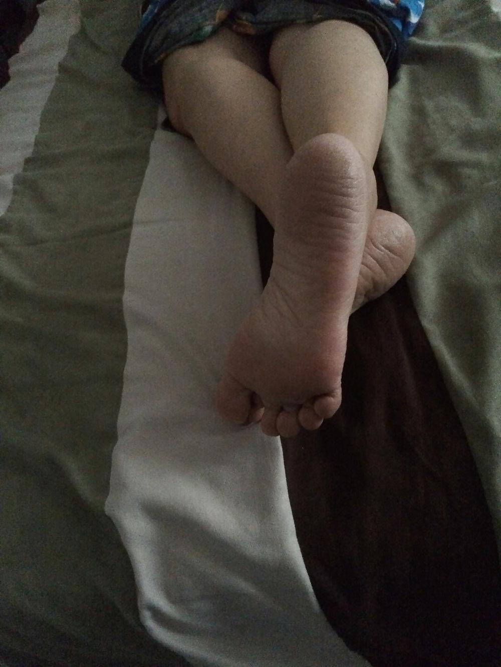 5P Face down soles up (asian mature)