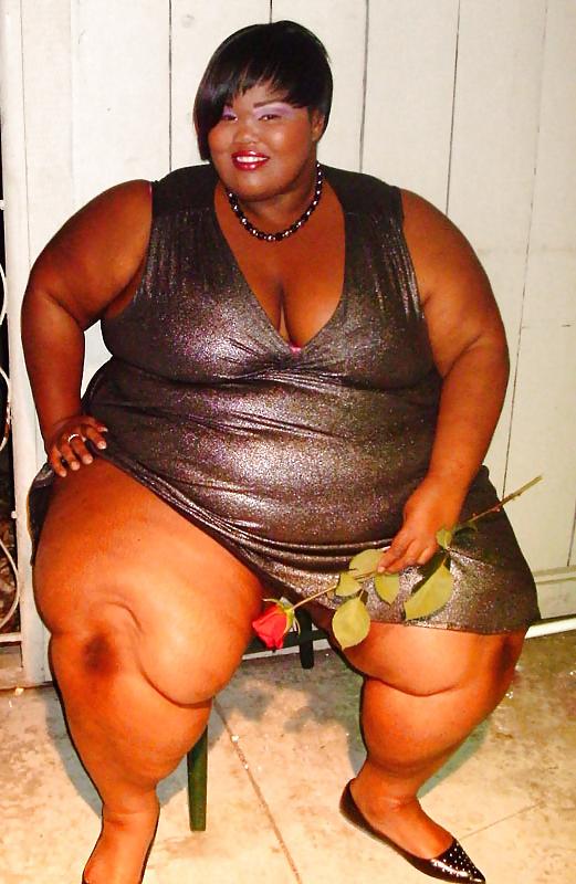 25P Super cute big black beautiful woman