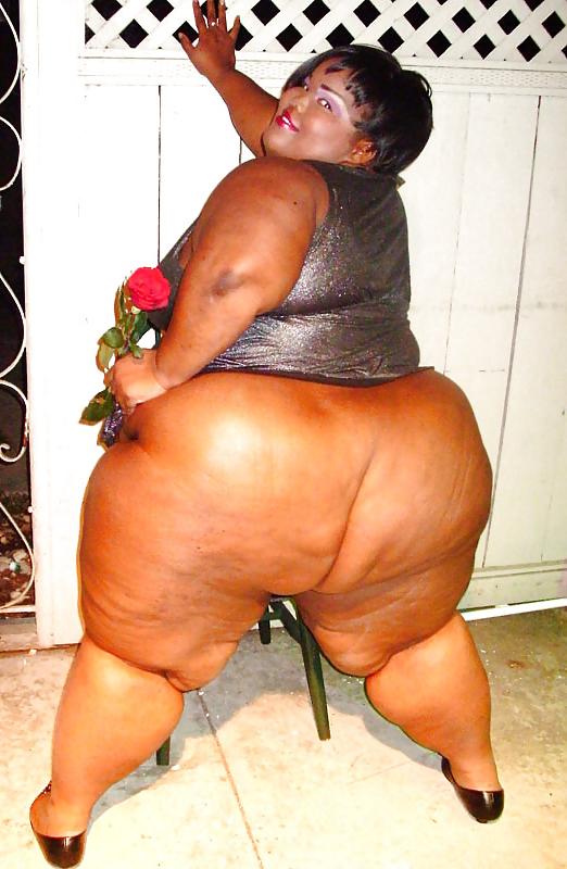 25P Super cute big black beautiful woman