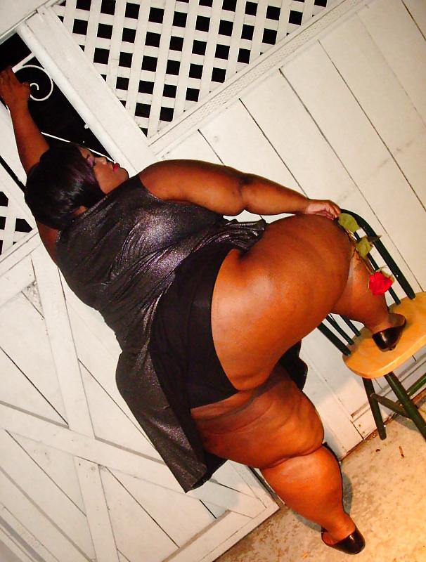 25P Super cute big black beautiful woman