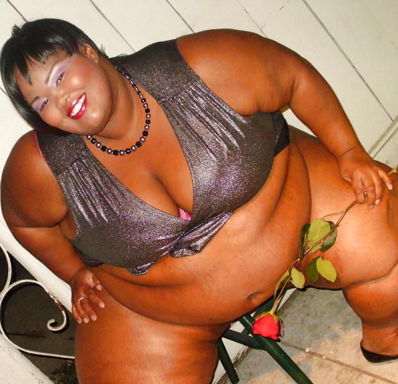 25P Super cute big black beautiful woman