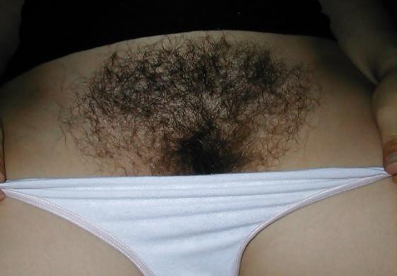 24P Revealing a hairy pussy