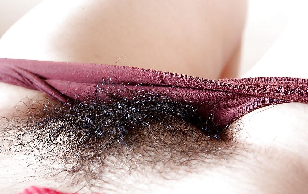 24P Revealing a hairy pussy