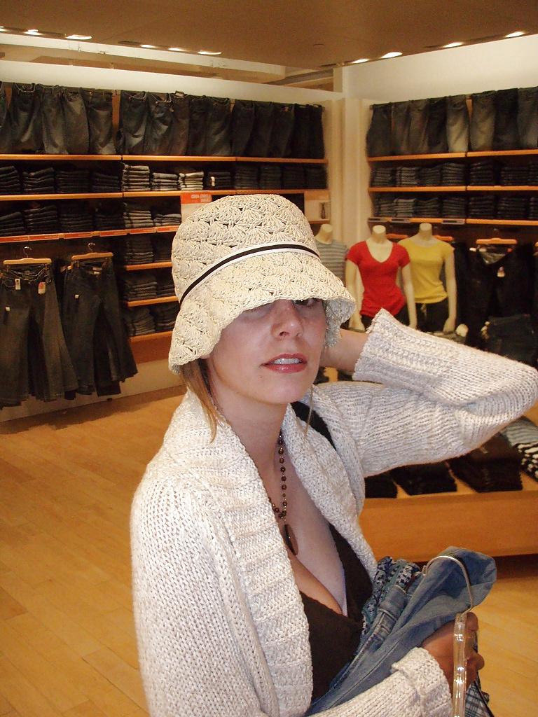 8P Sexy woman revealed in public