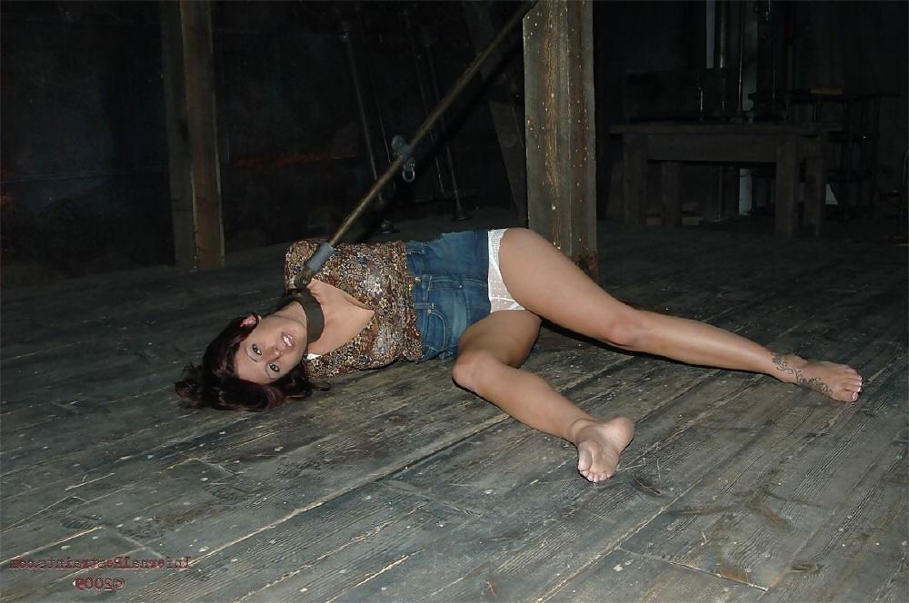 25P Ropes,leather,chains and white panties 5.