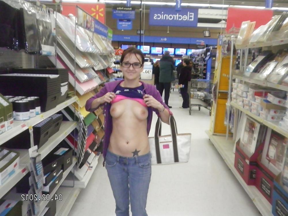 25P Nude Girls of Walmart