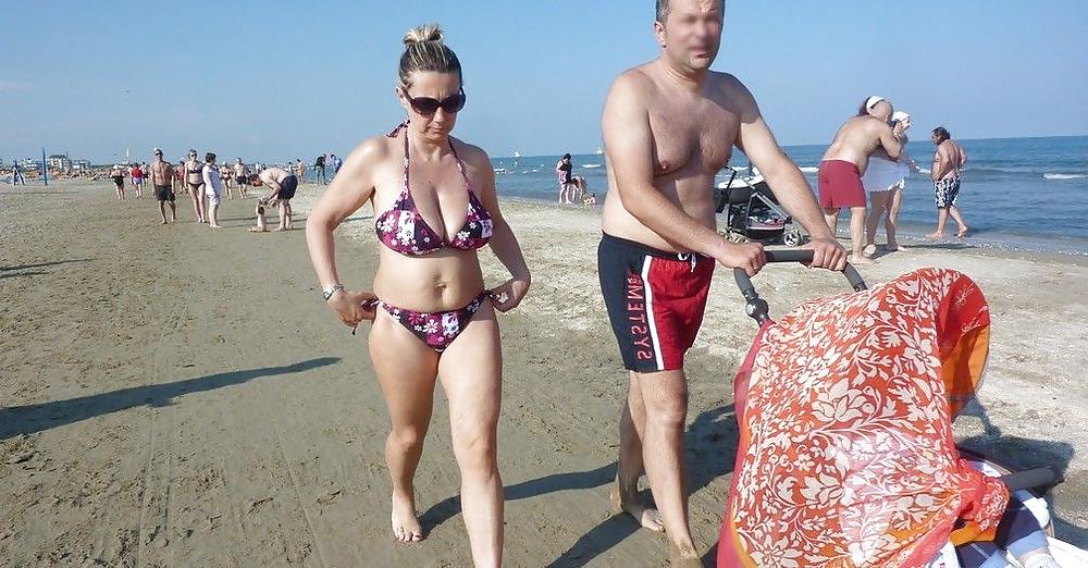 25P Beach mature really woman!Comment