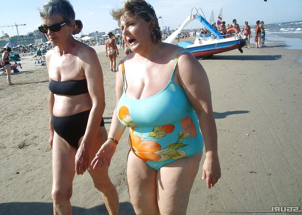 25P Beach mature really woman!Comment