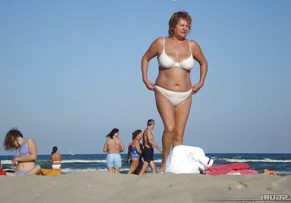 25P Beach mature really woman!Comment