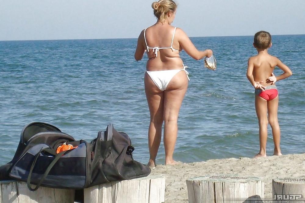 25P Beach mature really woman!Comment