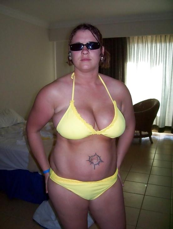 12P NICE SEXY BBWS ON THE BEACH 
