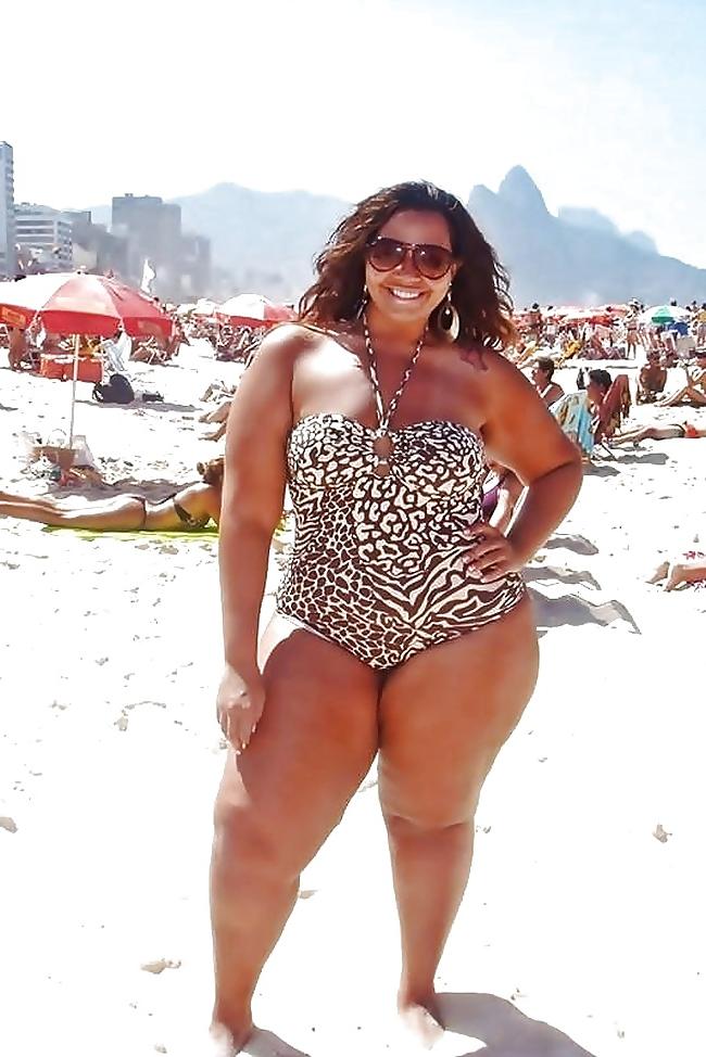 12P NICE SEXY BBWS ON THE BEACH 