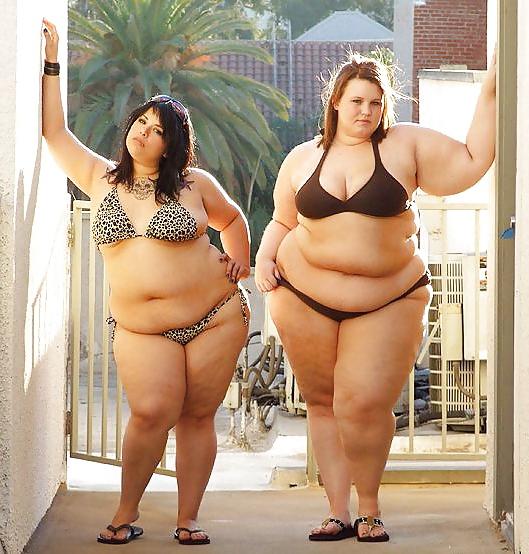 12P NICE SEXY BBWS ON THE BEACH 