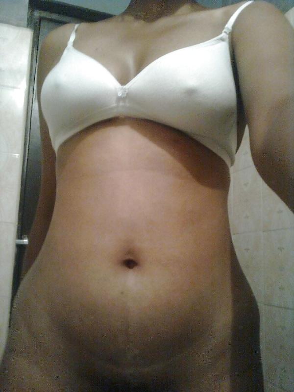 23P Indian college girl selfie