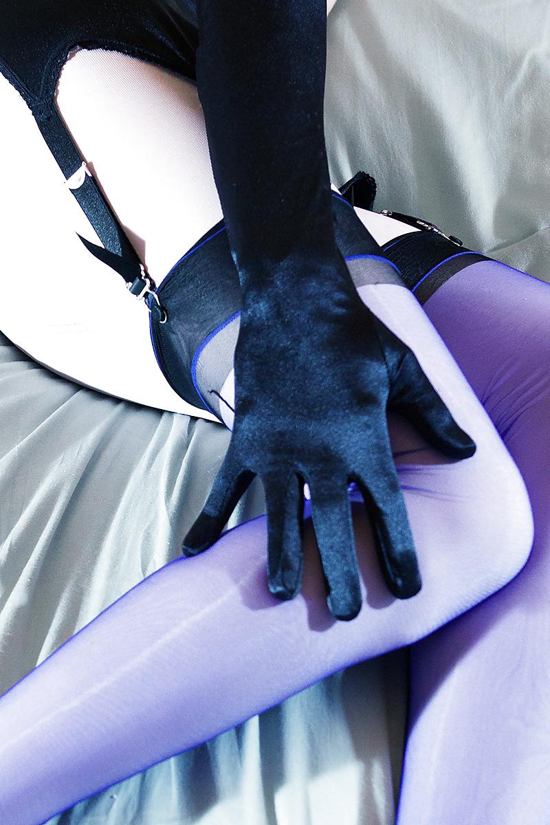 14P Layered nylon stockings and high heels
