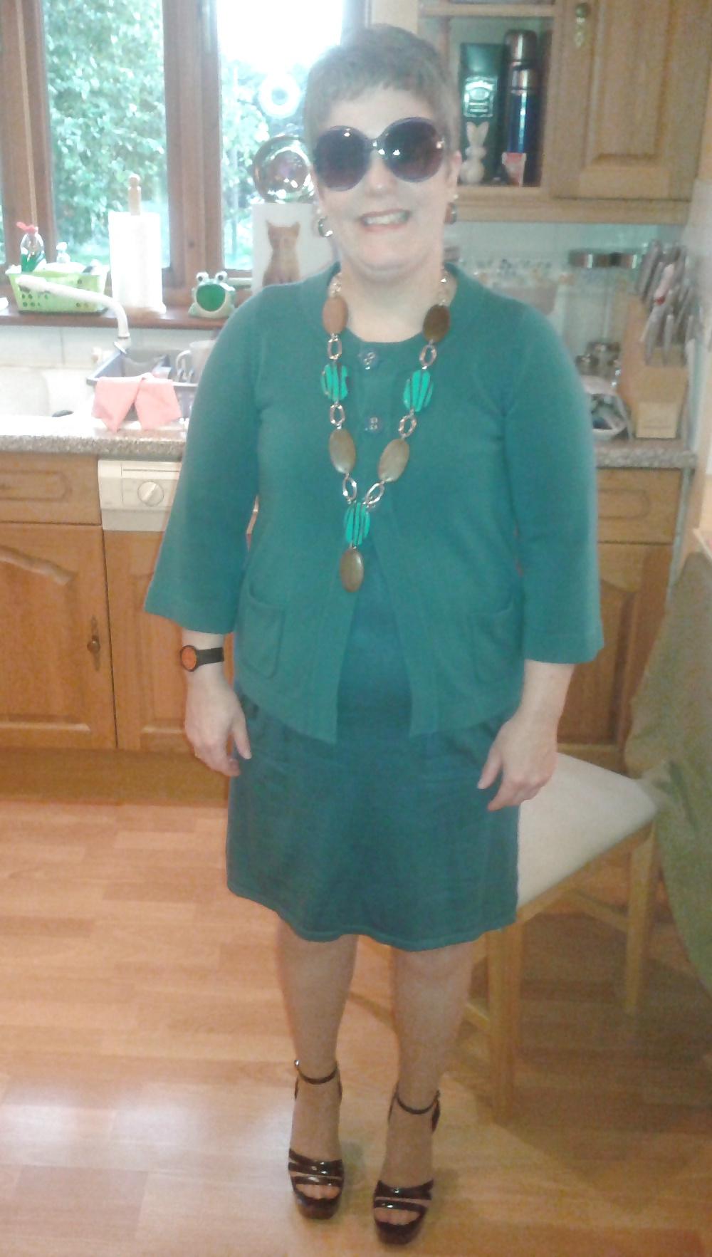 12P Slutty secretary in stockings and heels