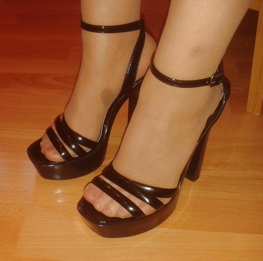 12P Slutty secretary in stockings and heels