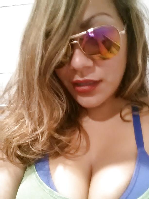 25P Thick big tits latina milf