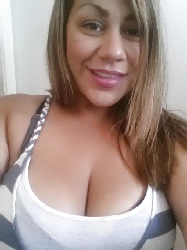 25P Thick big tits latina milf