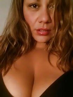 25P Thick big tits latina milf