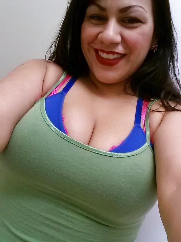 25P Thick big tits latina milf