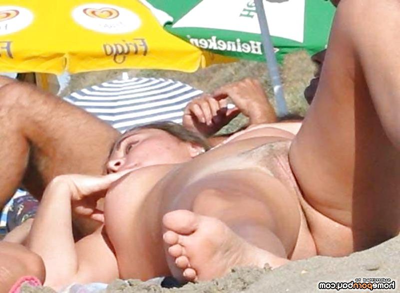 25P Hidden camera beach photos