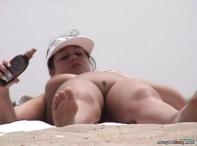 25P Hidden camera beach photos