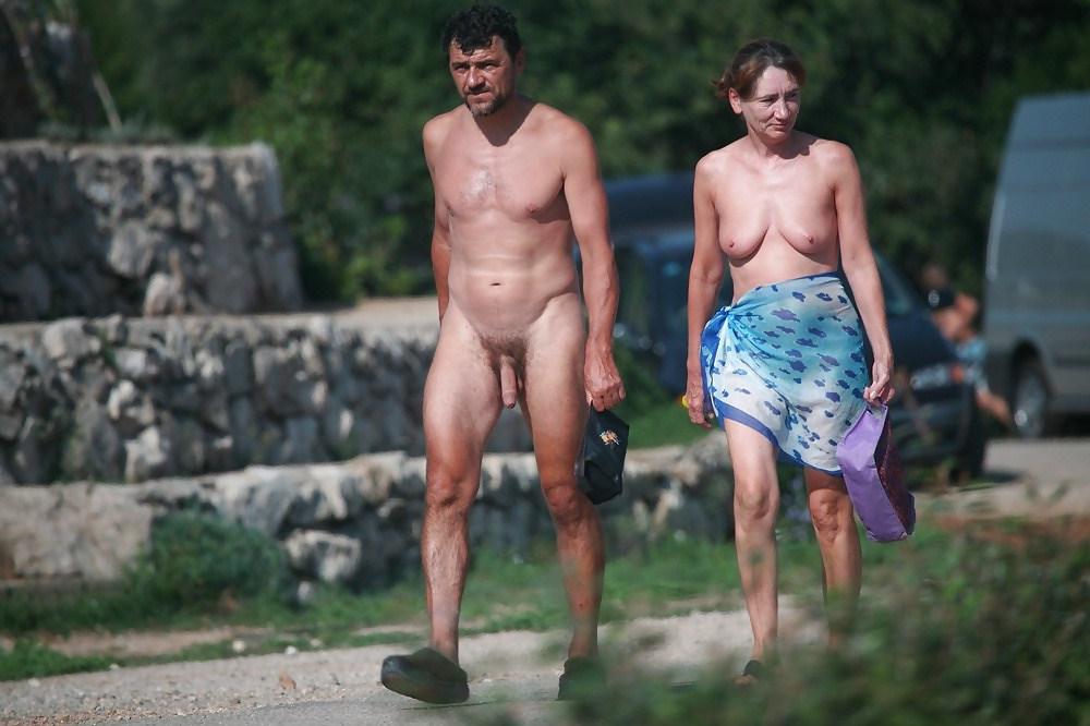 19P Nackt am Strand und am Pool
