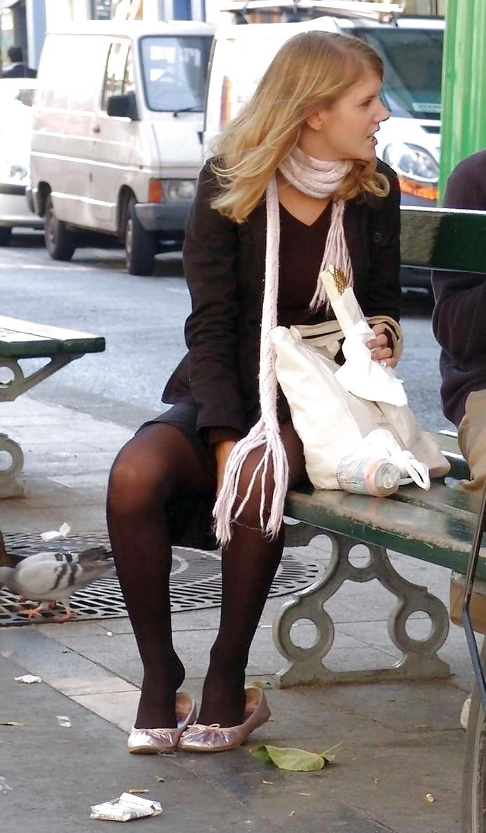 25P Pantyhose woman in shoes and flats 