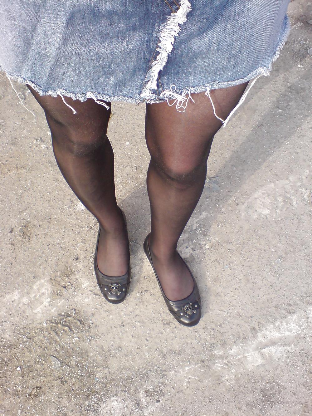 25P Pantyhose woman in shoes and flats 