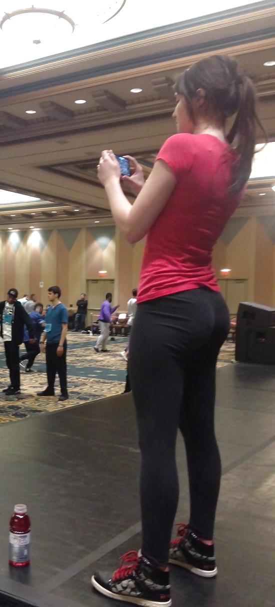 15P Yoga Pants, Ass and Legs