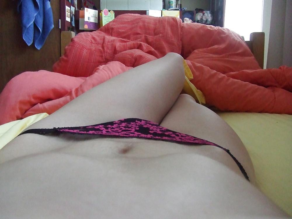 25P Teen college girl pose guck suck lingerie