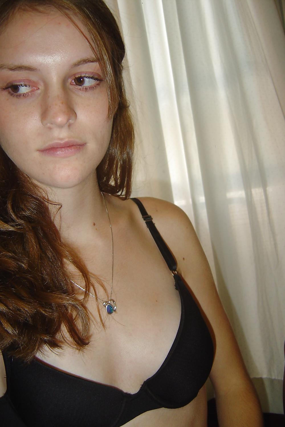 25P Teen college girl pose guck suck lingerie