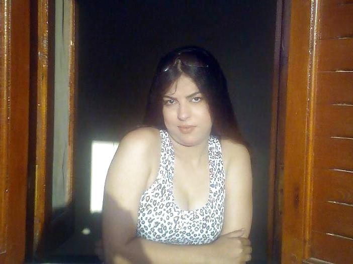 25P Arab Woman 52